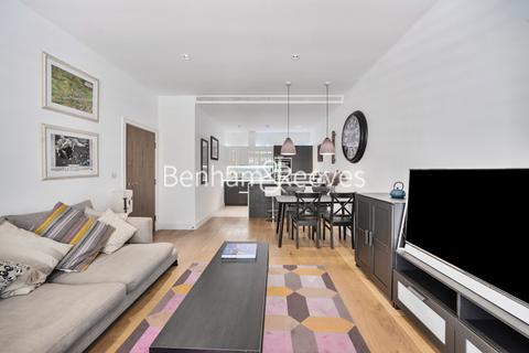 Kew Bridge Road,  Brentford TW8