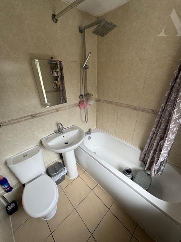 380 Washwood Road bathroom