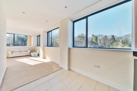 Flat 6, Haslemere House Lower Street, Haslemere, GU27 2PE