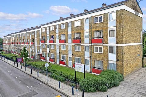 Candy Street, Bow