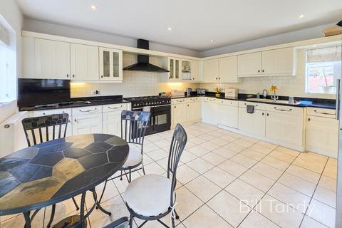 18 Middleton Close, Hammerwich, Burntwood, WS7 0LT