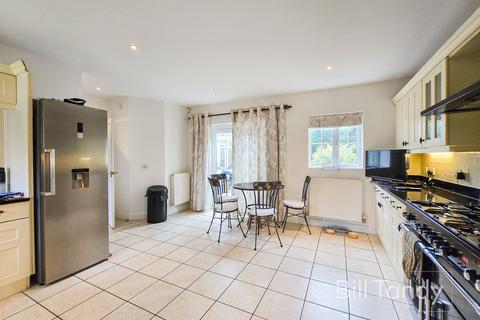 18 Middleton Close, Hammerwich, Burntwood, WS7 0LT