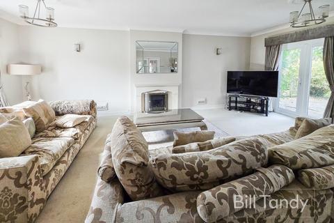 18 Middleton Close, Hammerwich, Burntwood, WS7 0LT