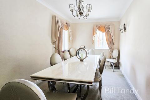 18 Middleton Close, Hammerwich, Burntwood, WS7 0LT