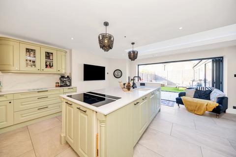 4 Ackroyd Road, Royston, SG8 7DS