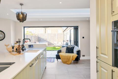 4 Ackroyd Road, Royston, SG8 7DS