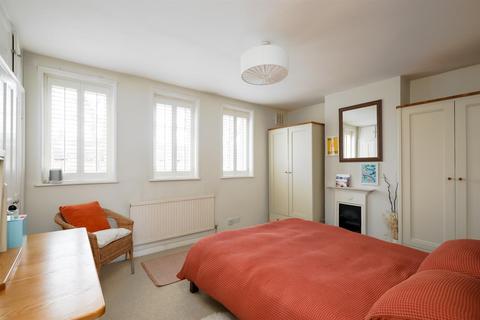 88 Cuckoo Avenue, London, W7 1BN