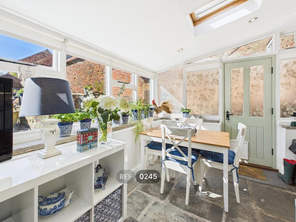 Kitchen &amp; Dining area