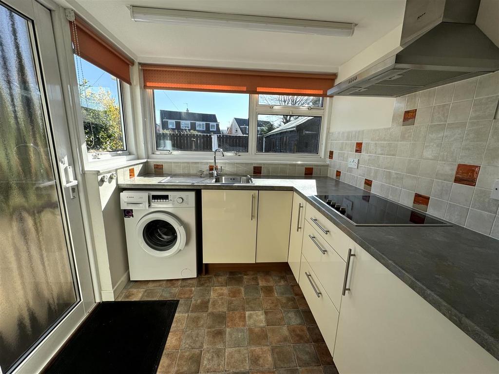 Kitchen 2.jpg