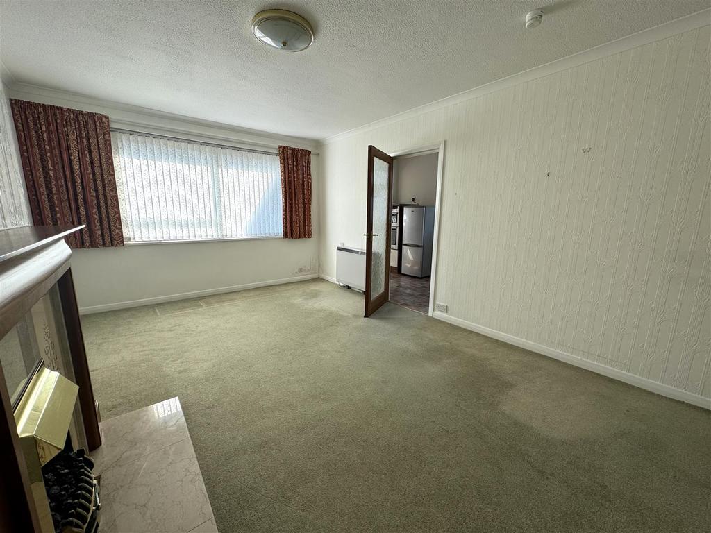 Lounge 2.jpg