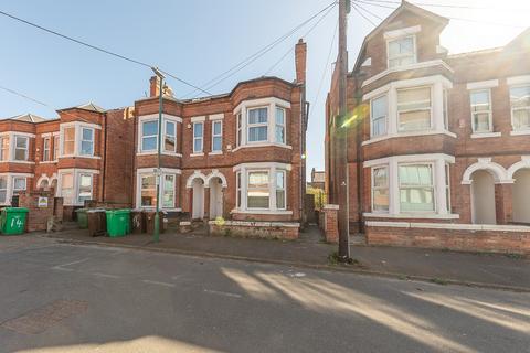 6 bedroom semi-detached house for sale