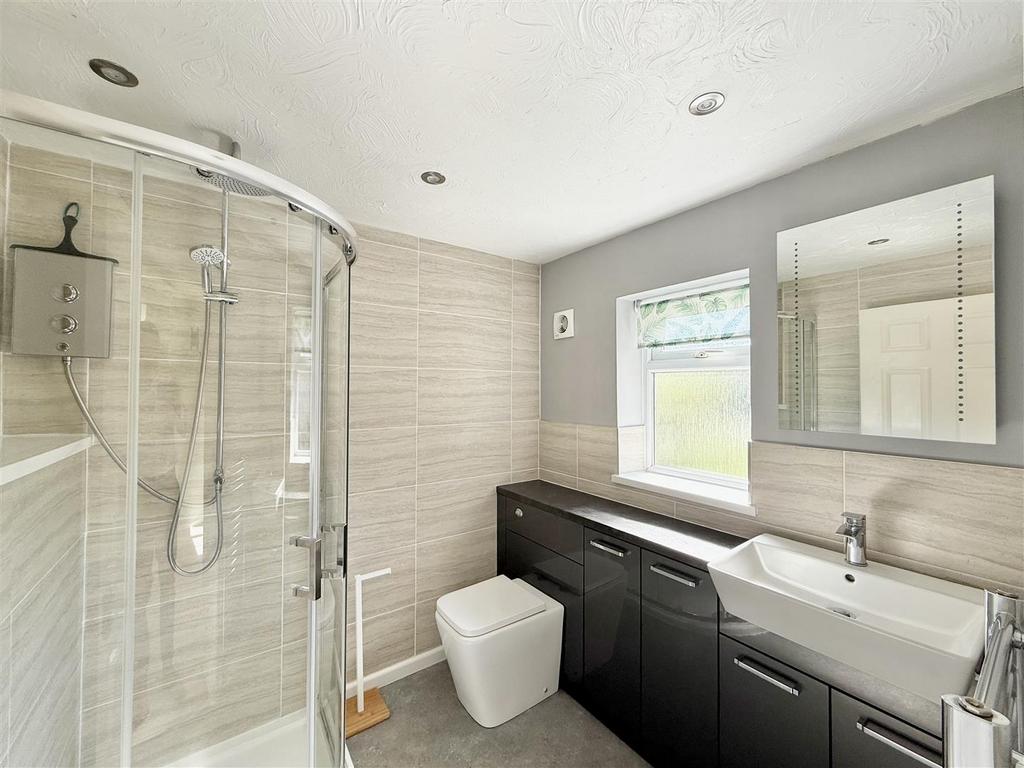 Ensuite shower room