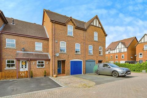 3 bedroom terraced house for sale, Gatcombe Place, Tamworth