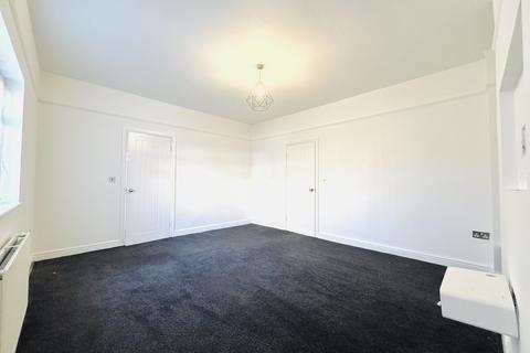 3 bedroom semi-detached house to rent, Longfield Avenue, Pudsey LS28