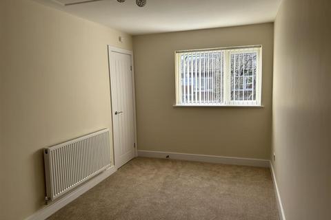 2 bedroom flat to rent, Lanchester Way, Birmingham B36