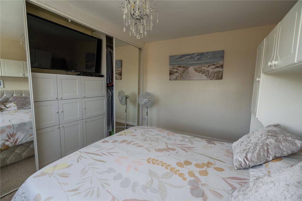Bedroom 1 (2)