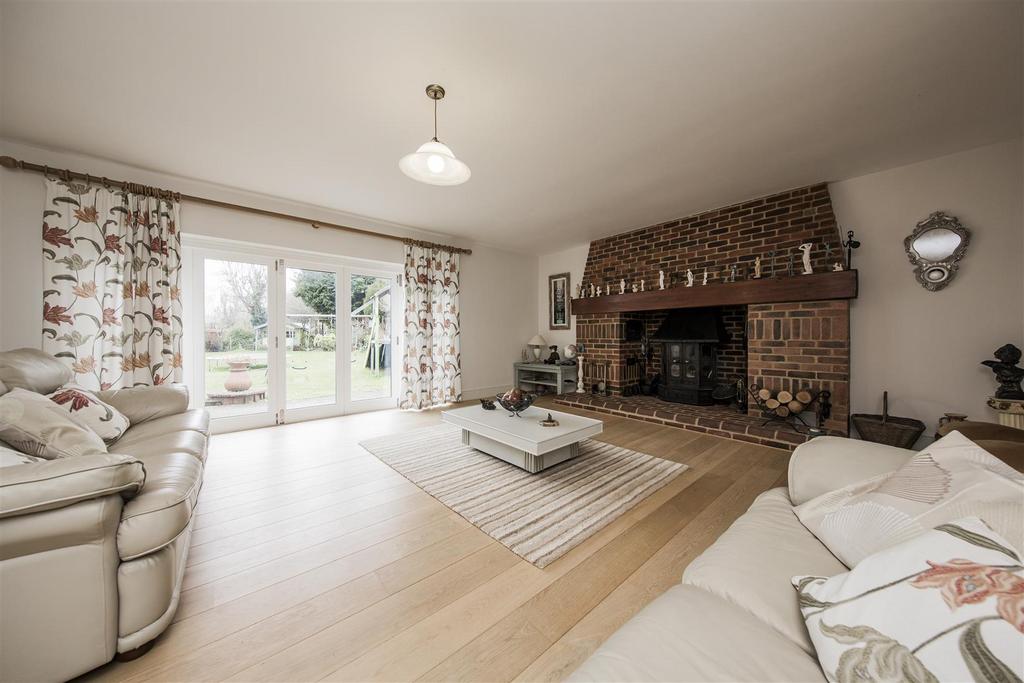 Spacious Lounge