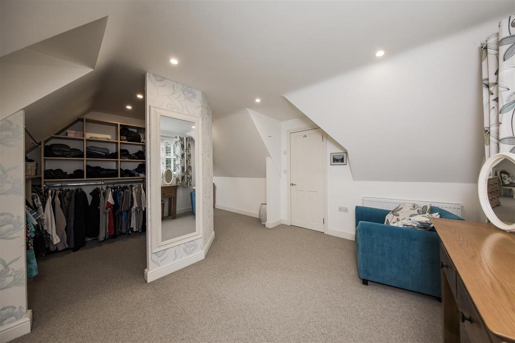 Dressing Room & Walk In Wardrobe