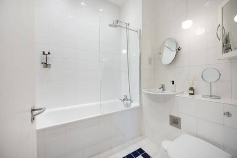 Studio to rent, West Smithfield, Farringdon, London, EC1A