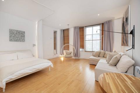 Studio to rent, West Smithfield, Farringdon, London, EC1A