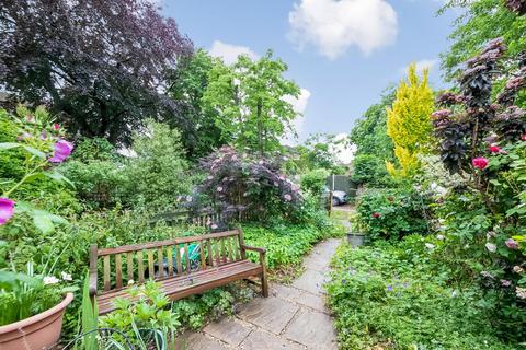 6 Stanstead Grove, London, SE6 4UD