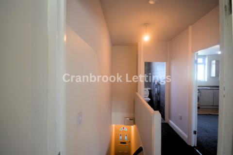 2 bedroom terraced house to rent, Romford, RM5