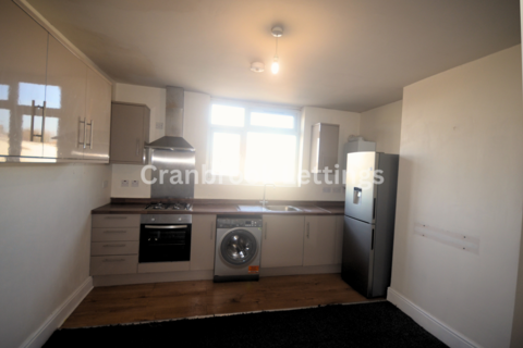 2 bedroom terraced house to rent, Romford, RM5