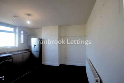 2 bedroom terraced house to rent, Romford, RM5