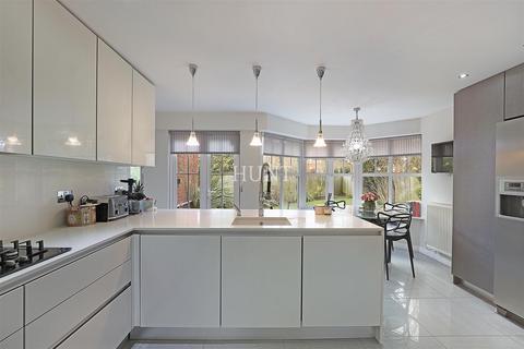 4 bedroom detached house to rent, Hazel Lane, The Avenue, Repton Park, Woodford Green, Essex