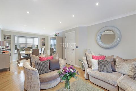 4 bedroom detached house to rent, Hazel Lane, The Avenue, Repton Park, Woodford Green, Essex