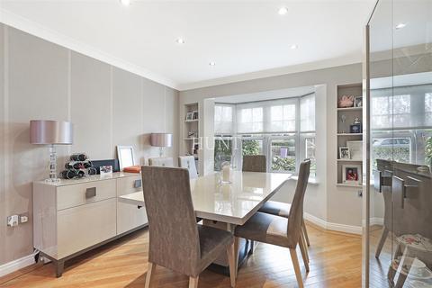 4 bedroom detached house to rent, Hazel Lane, The Avenue, Repton Park, Woodford Green, Essex