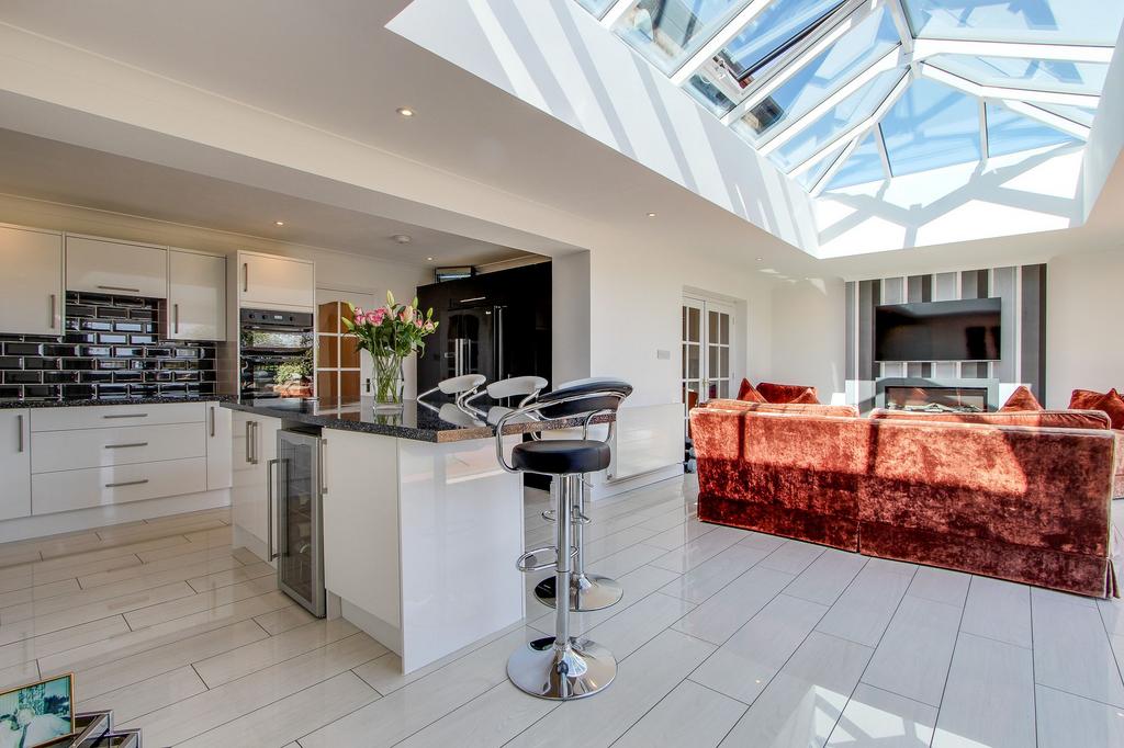 Open Plan Kitchen/Sun Room
