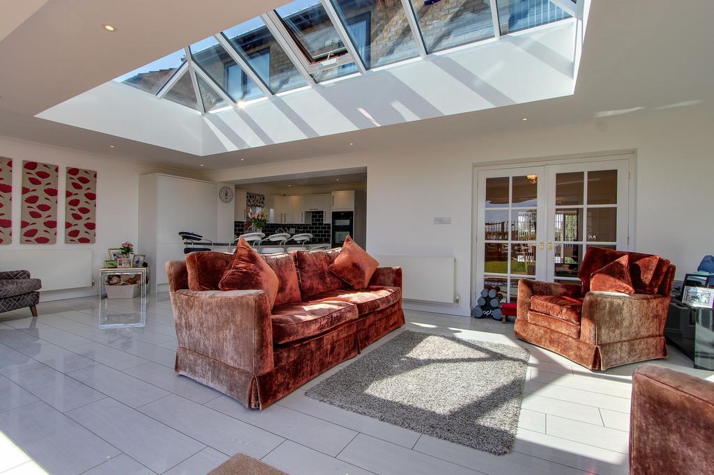 Open Plan Kitchen/Sun Room
