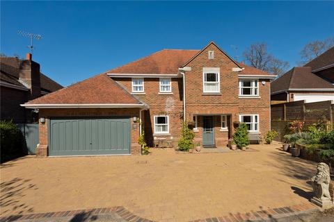 2 Howitts Close, Esher, KT10 8LX