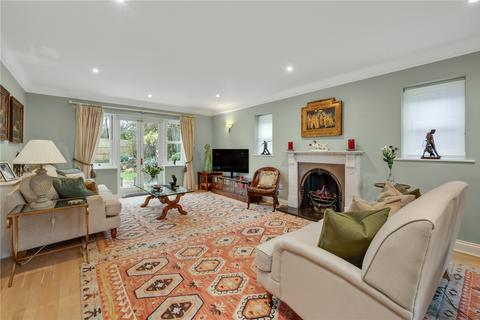 2 Howitts Close, Esher, KT10 8LX