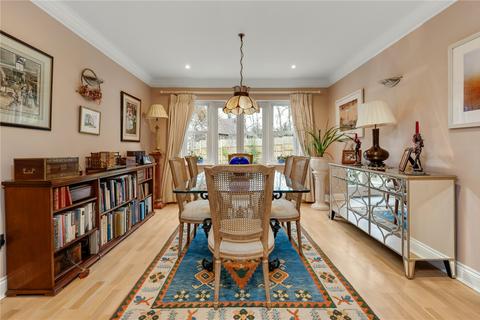 2 Howitts Close, Esher, KT10 8LX