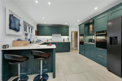 2 Howitts Close, Esher, KT10 8LX