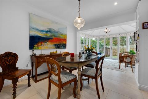 2 Howitts Close, Esher, KT10 8LX