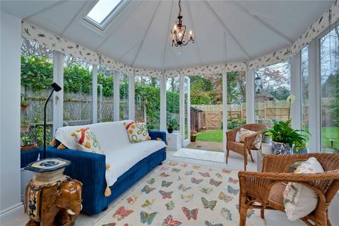 2 Howitts Close, Esher, KT10 8LX