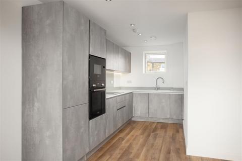 4 bedroom semi-detached house for sale, Wakefield Road, Bradford BD11