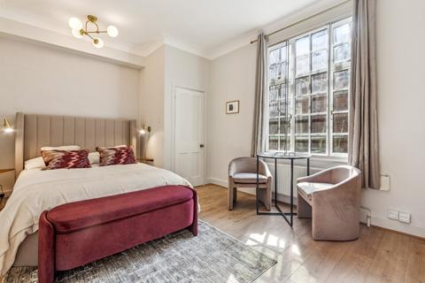 Studio to rent, Hallam Street, London