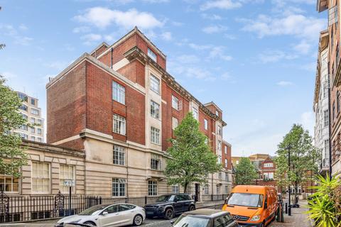 Studio to rent, Hallam Street, London