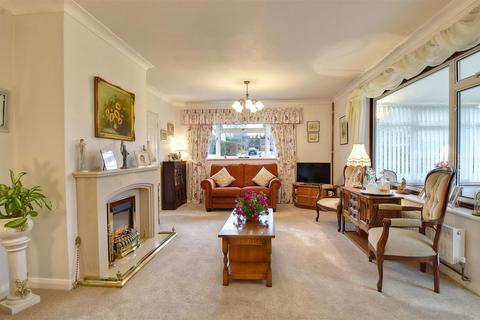 1 Wells Close, Tenterden, TN30 6QJ