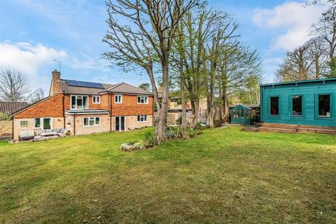 10 Heymede, Leatherhead, KT22 8PG