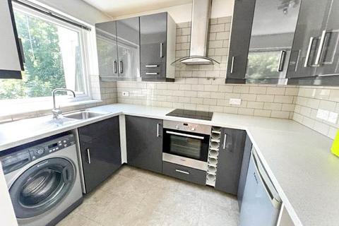 2 bedroom flat to rent, Brooklands Road, Sale, M33