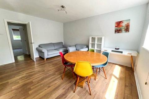 2 bedroom flat to rent, Brooklands Road, Sale, M33