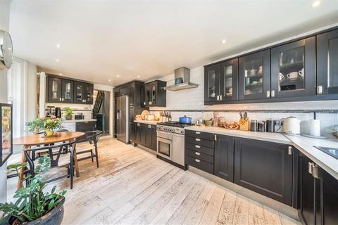 14 Felday Road, London, SE13 7HJ