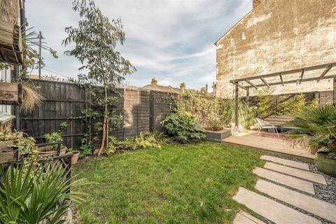 14 Felday Road, London, SE13 7HJ