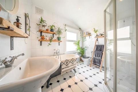 14 Felday Road, London, SE13 7HJ