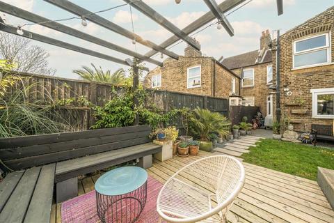 14 Felday Road, London, SE13 7HJ